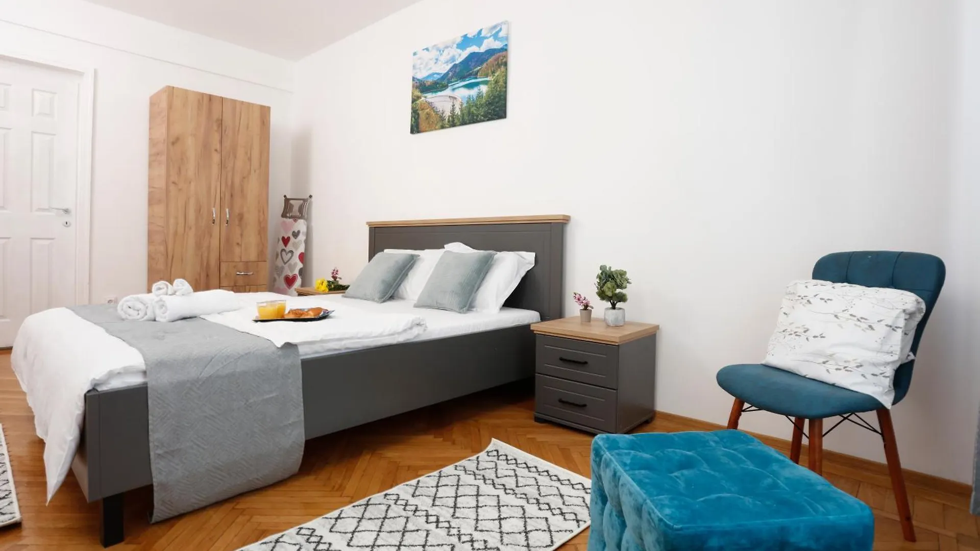 Traditional Romanian Apartments Bukarest