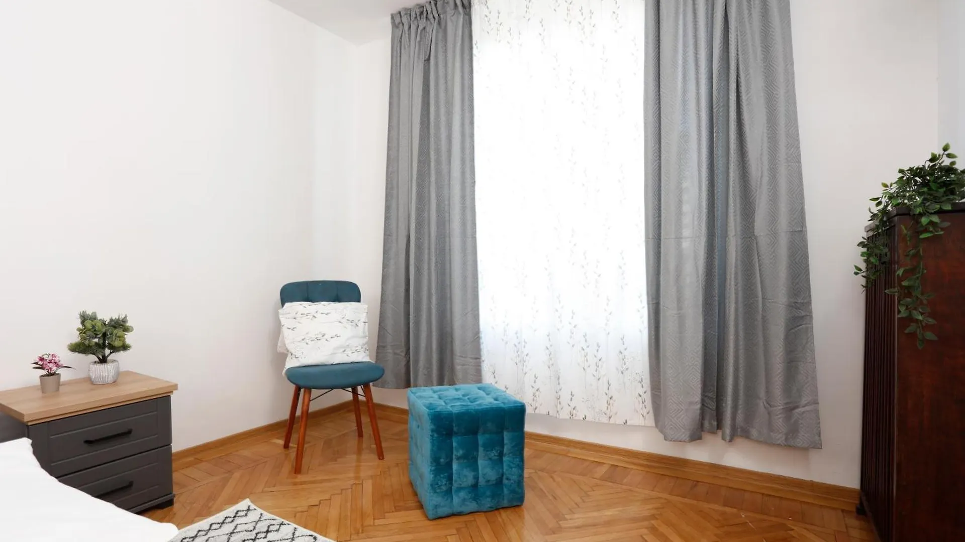 Traditional Romanian Apartments Bukarest